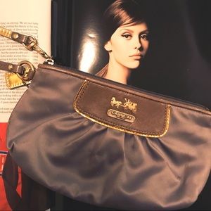 Coach Amanda Wristlet Gray #42032